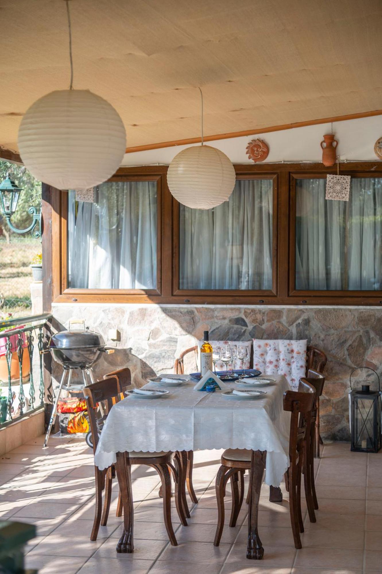 Dimitra's